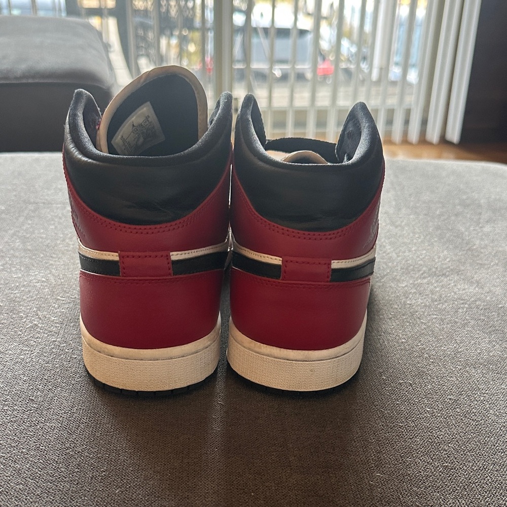 Air Jordan 1 Mid Bred Toe Sneakers - Picture 4 of 6